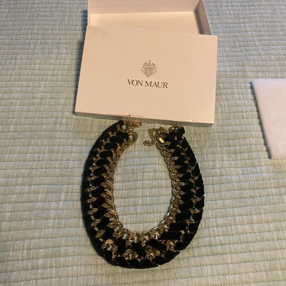 Von Maur chunky black and gold neclace.